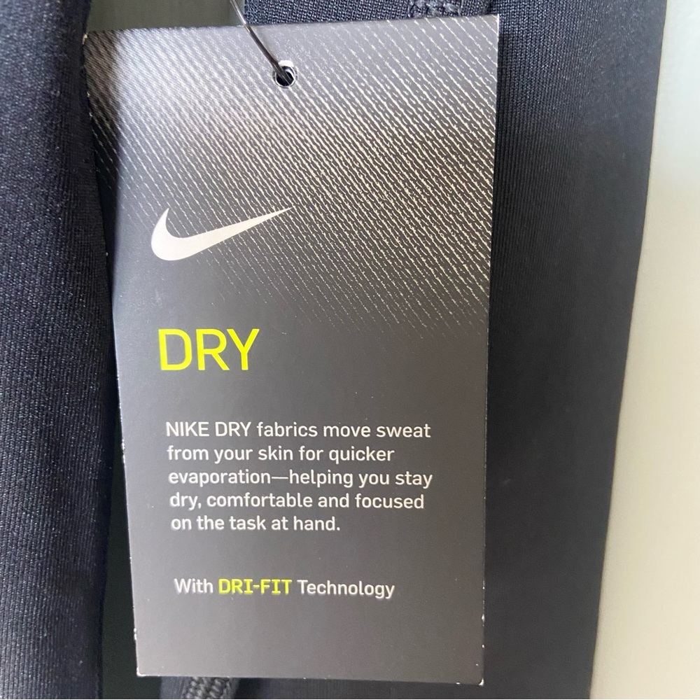 NWT Women’s Training Dri-Fit Quarter Zip - Picture 4 of 6